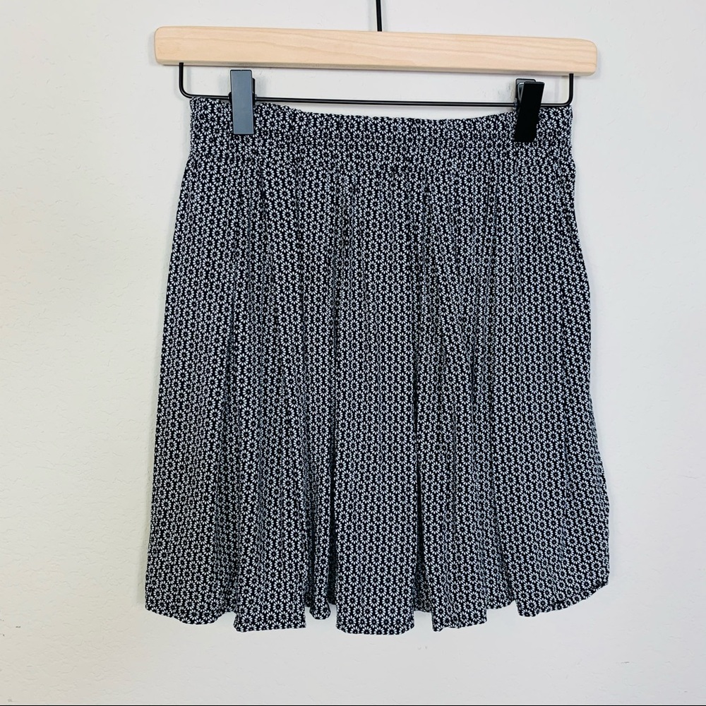 BRANDY MELVILLE Black Ditsy Floral Mini Skirt S - Picture 5 of 5